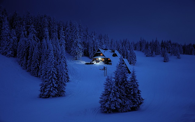 Roof covered in Central Oregon snow